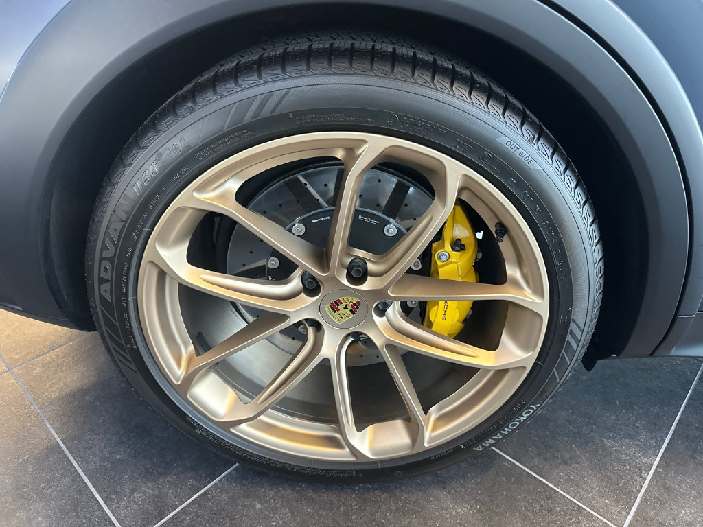 Used 2024 Porsche Cayenne Turbo GT AWD/4WD image 15