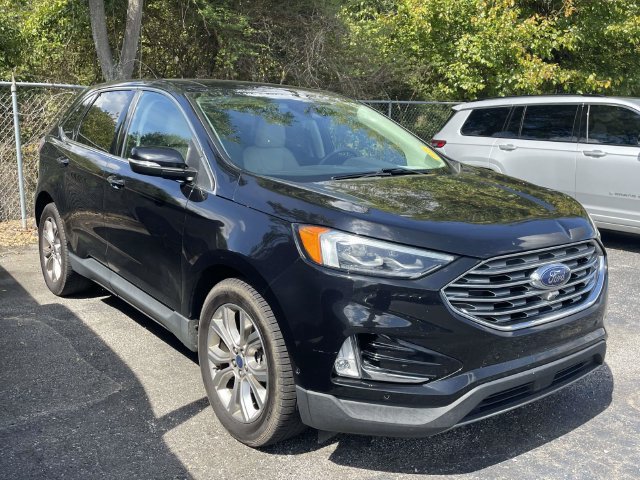 Used 2020 Ford Edge Titanium w/ Equipment Group 301A FWD image 2