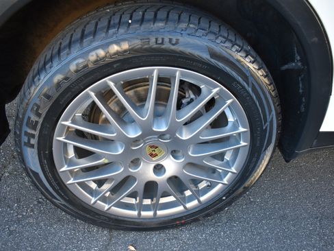 Used 2018 Porsche Cayenne Platinum Edition image 40