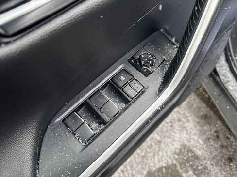 Used 2020 Toyota RAV4 Limited image 11