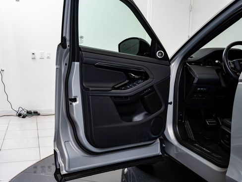 Used 2023 Land Rover Range Rover Evoque R-Dynamic SE image 28