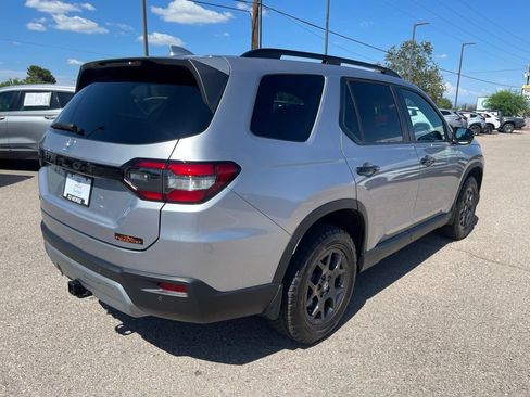 Certified 2025 Honda Pilot TrailSport image 5