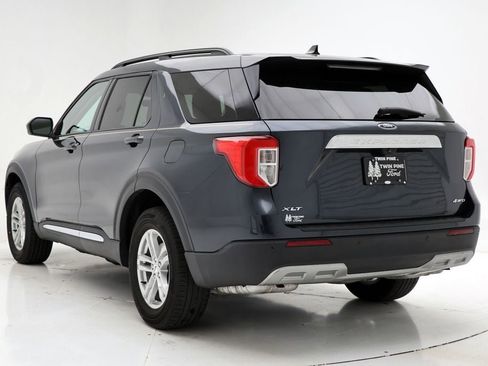 Used 2022 Ford Explorer XLT w/ Equipment Group 202A image 7