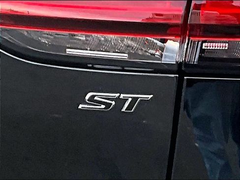 Used 2023 Buick Envision Essence w/ Sport Touring Package image 29