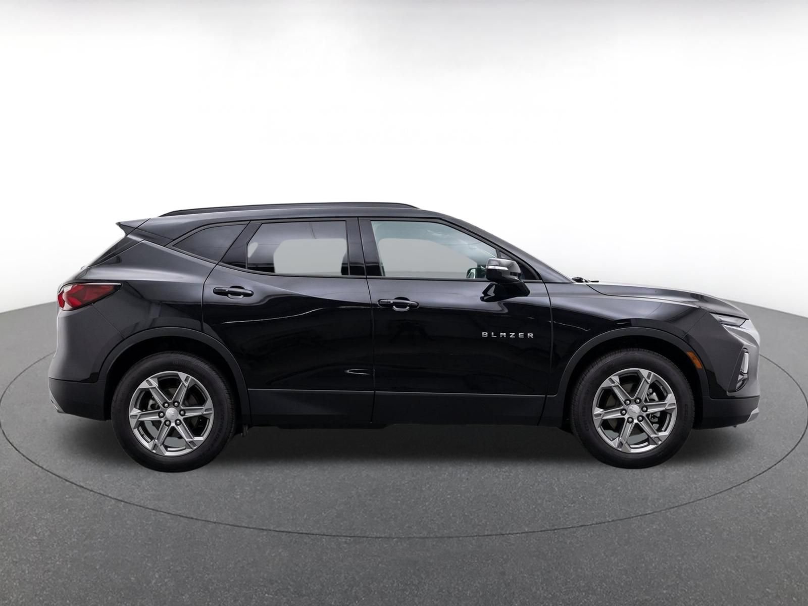 Used 2026 Chevrolet Blazer LT FWD image 9