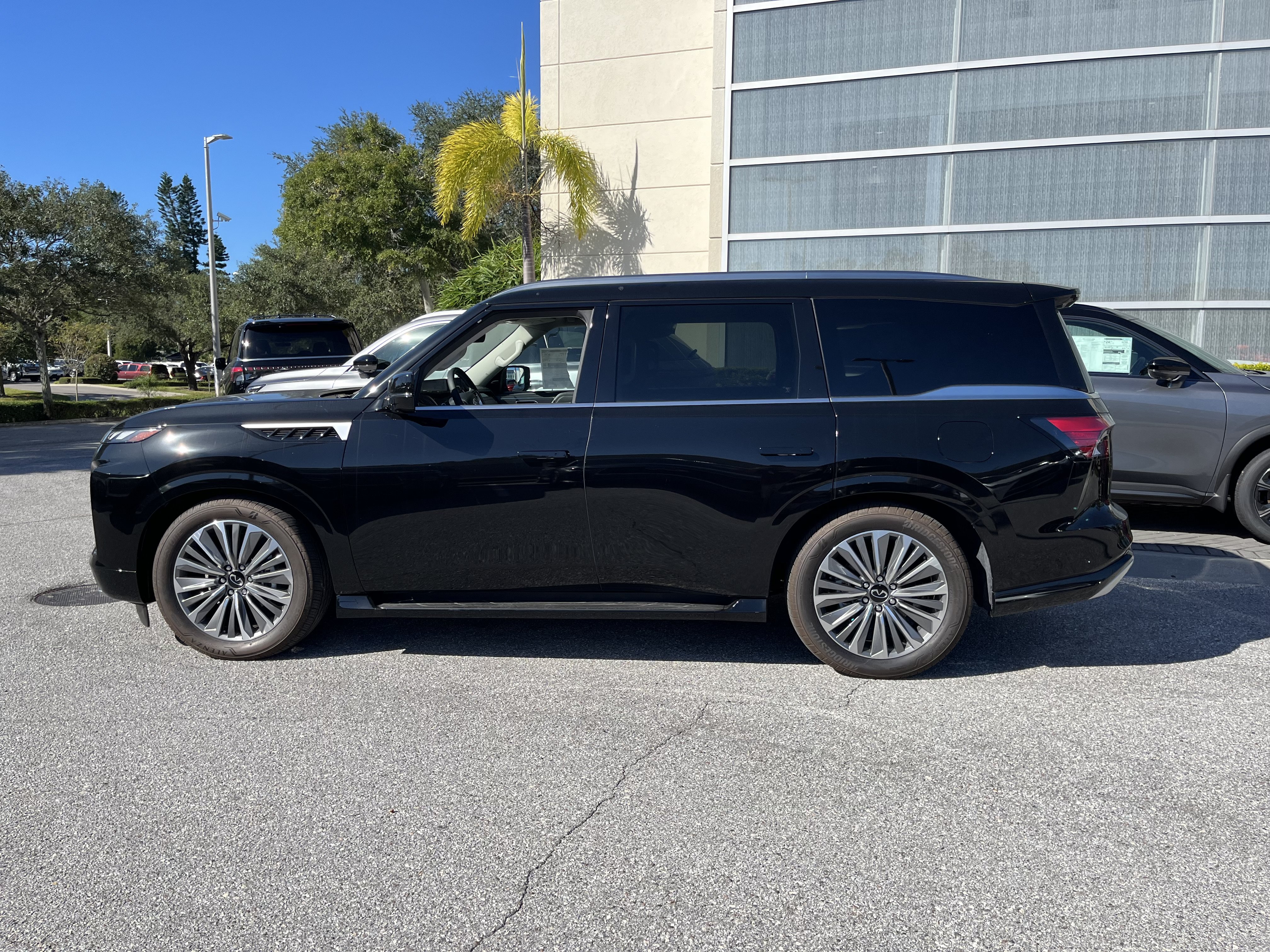 New 2027 INFINITI QX80 Luxe w/ Cargo Package RWD image 2