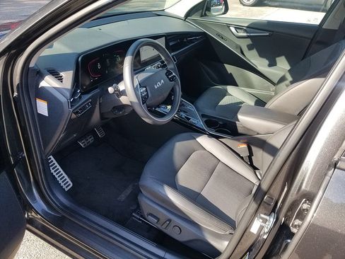 Used 2023 Kia Niro EX Touring FWD image 5