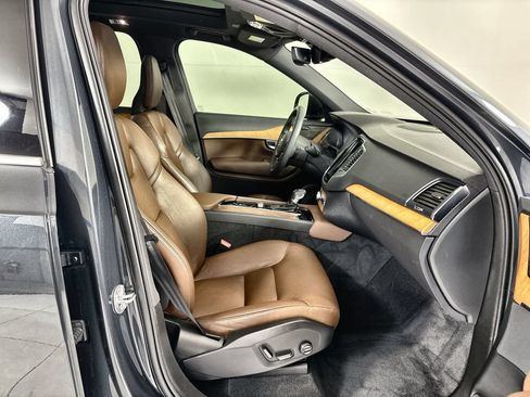 Used 2022 Volvo XC90 T6 Momentum w/ Protection Package Premier AWD/4WD image 27