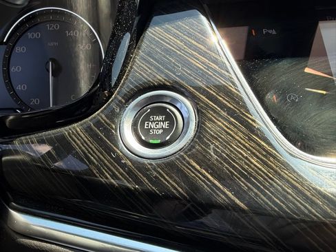 Used 2022 Cadillac XT6 Premium Luxury FWD image 21