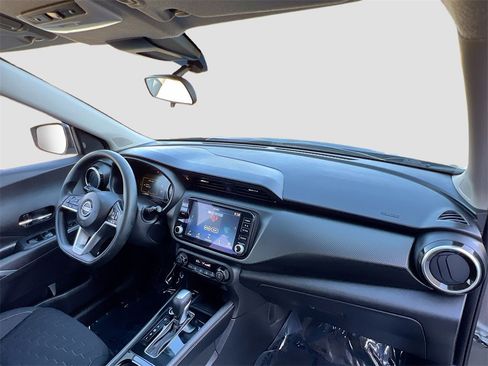 Used 2022 Nissan Kicks SV image 25
