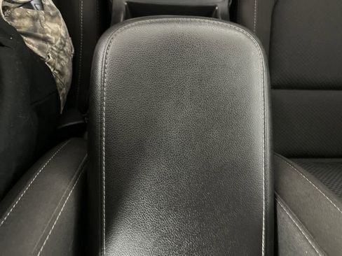 Used 2022 Chevrolet Colorado LT w/ Fleet Safety Package image 21