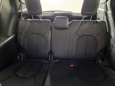 New 2026 Chrysler Pacifica Select FWD image 20