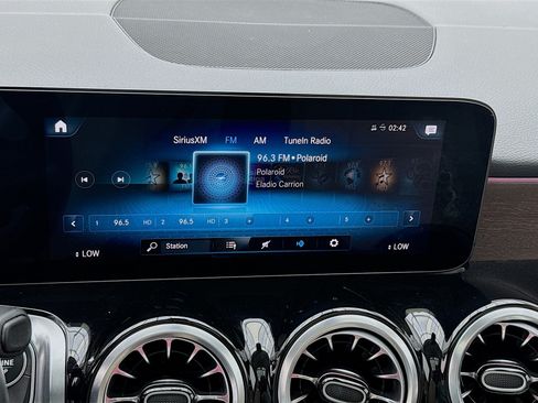Used 2023 Mercedes-Benz GLB 250 image 11