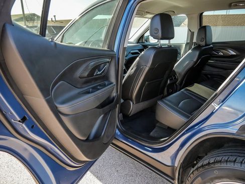 Used 2024 GMC Terrain SLT image 24