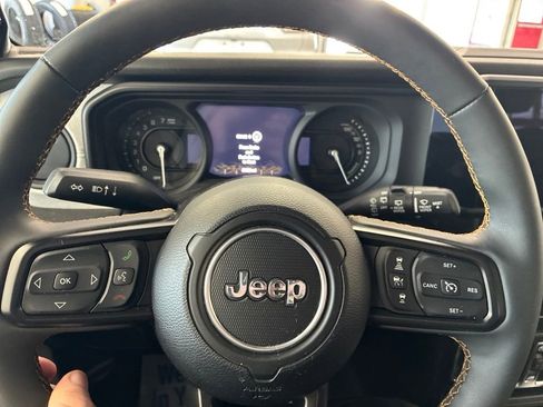 Used 2024 Jeep Wrangler Unlimited w/ Convenience Group AWD/4WD image 26