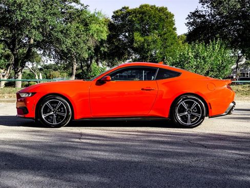 Used 2024 Ford Mustang Premium image 8