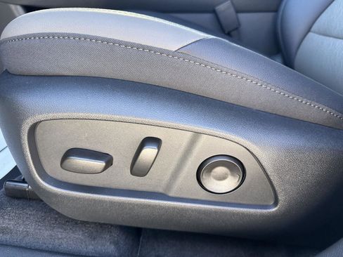 New 2026 Chevrolet Equinox LT w/ Convenience Package II image 9