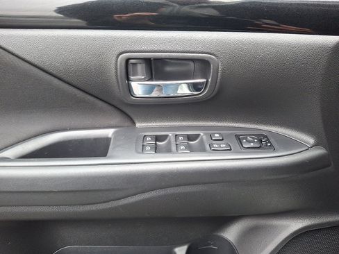 Used 2019 Mitsubishi Outlander ES image 13