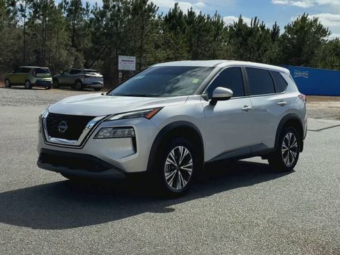 Used 2023 Nissan Rogue SV image 4
