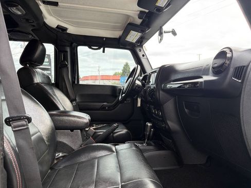 Used 2012 Jeep Wrangler Unlimited Sahara AWD/4WD image 18