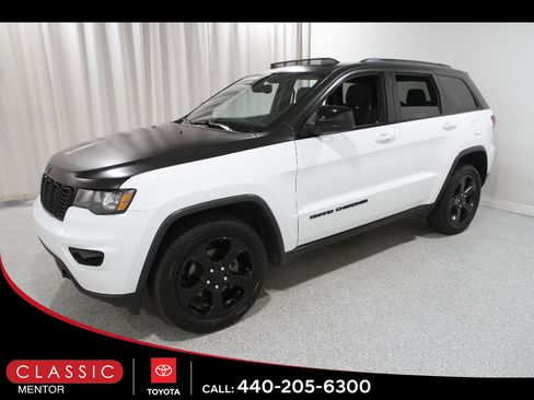 Used 2019 Jeep Grand Cherokee Laredo image 3