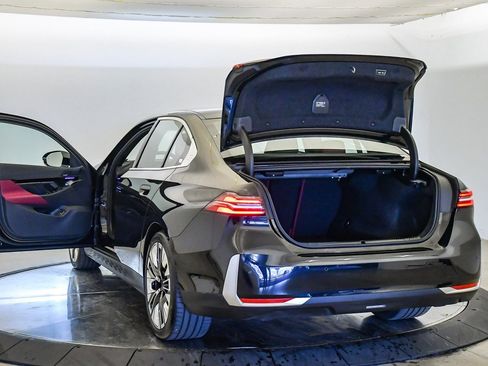 Used 2025 BMW 530i w/ Premium Package image 28