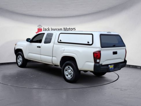 Used 2021 Toyota Tacoma SR RWD image 3