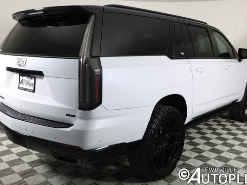 Used 2026 Cadillac Escalade ESV Platinum Sport w/ LPO, ONYX Package AWD/4WD image 5