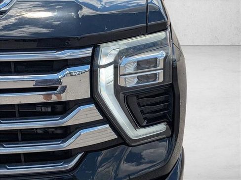 Used 2024 Chevrolet Silverado 2500 High Country AWD/4WD image 9