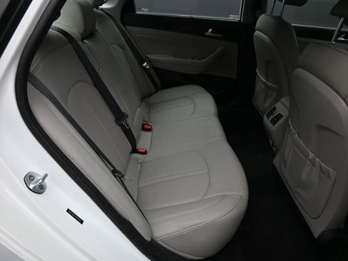 Used 2016 Hyundai Sonata Limited w/ Option Group 04 image 24