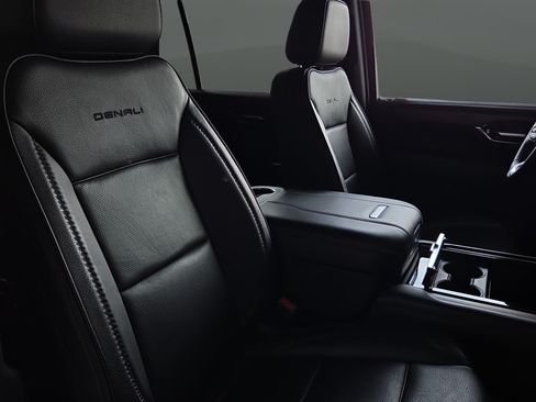 Used 2025 GMC Yukon Denali AWD/4WD image 28