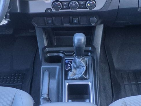 Used 2022 Toyota Tacoma SR image 10