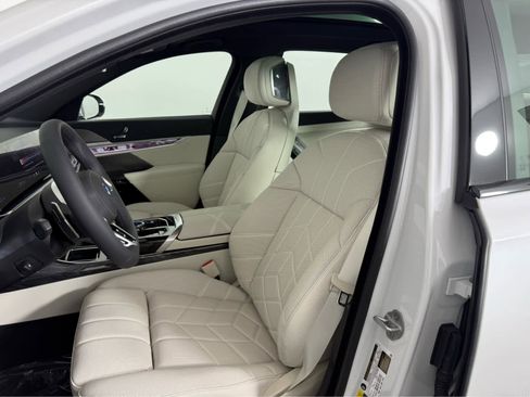 New 2026 BMW 750e xDrive w/ Executive Package image 11