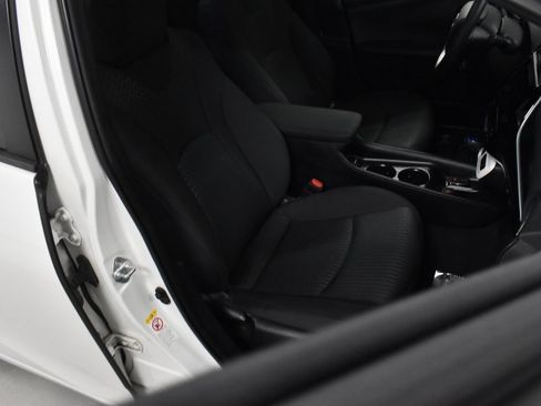 Used 2018 Toyota Prius Two image 15