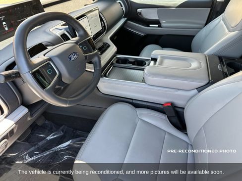 Used 2025 Ford Expedition Active AWD/4WD image 10