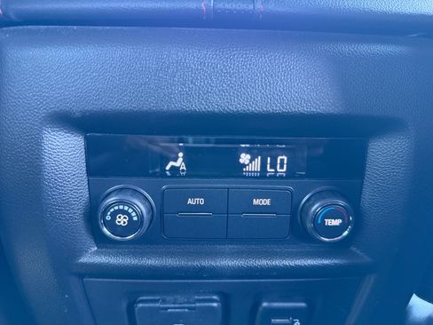 Used 2023 Chevrolet Traverse RS AWD/4WD image 32