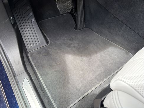 Used 2025 BMW X7 xDrive40i w/ Executive Package image 17