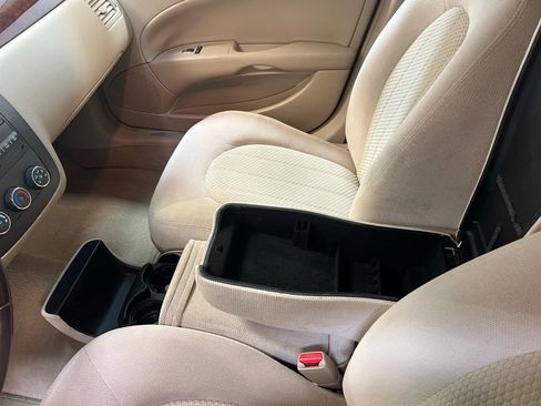 Used 2011 Buick Lucerne CX image 22