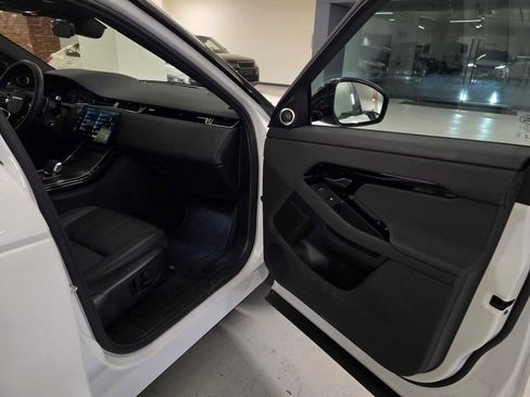 Used 2026 Land Rover Range Rover Evoque S image 12