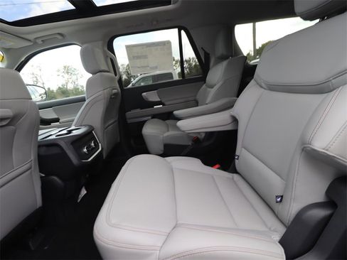 New 2025 Ford Expedition Max Active image 12