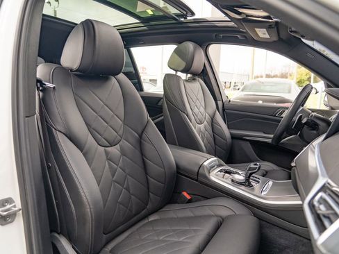 Used 2023 BMW X5 xDrive40i w/ M Sport Package image 19