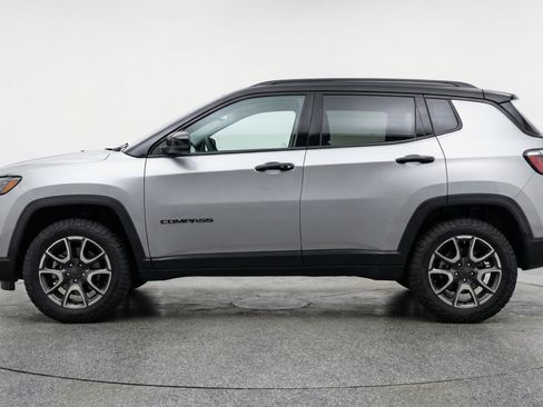 Used 2025 Jeep Compass Trailhawk AWD/4WD image 5