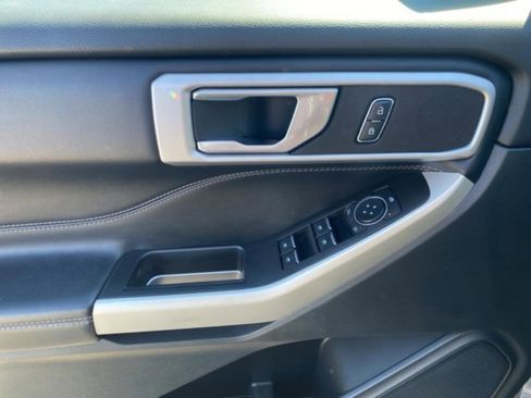 Used 2021 Ford Explorer XLT w/ Equipment Group 202A image 11