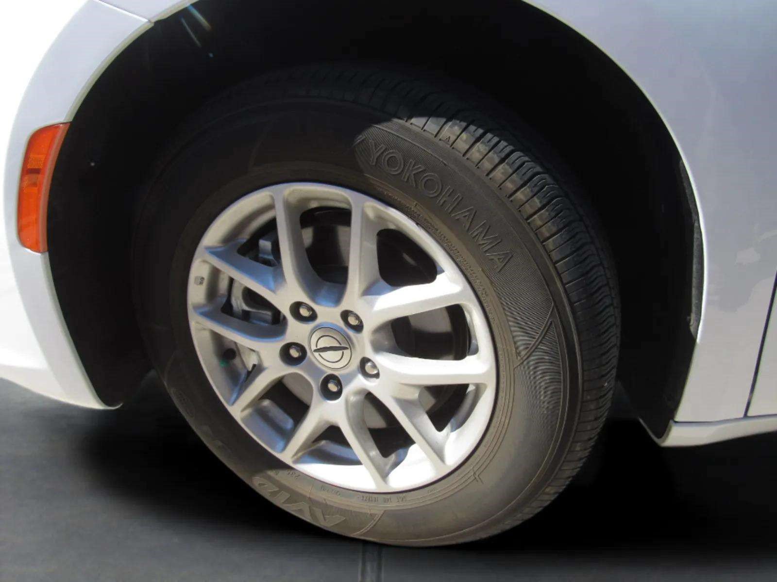 Used 2024 Chrysler Pacifica Touring-L FWD image 5