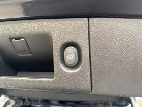 Used 2018 Cadillac Escalade ESV Luxury image 9