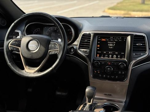 Used 2017 Jeep Grand Cherokee Limited w/ Luxury Group II AWD/4WD image 18