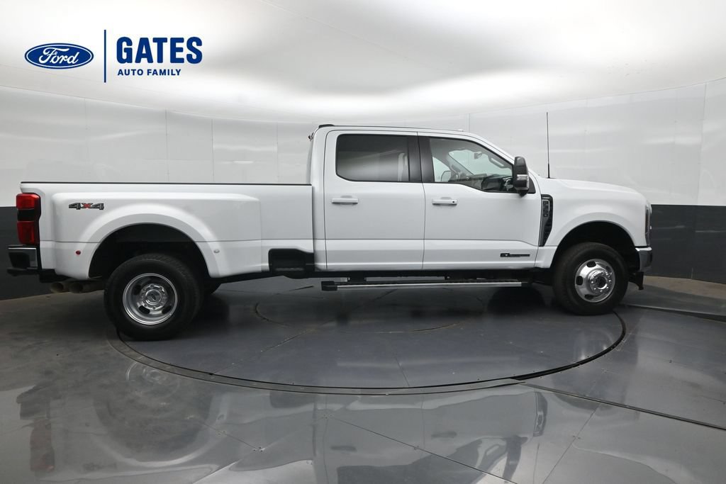 Used 2025 Ford F350 Lariat AWD/4WD image 3
