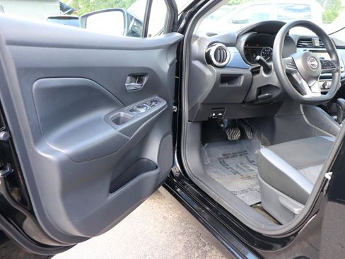 Used 2025 Nissan Versa SV FWD image 10