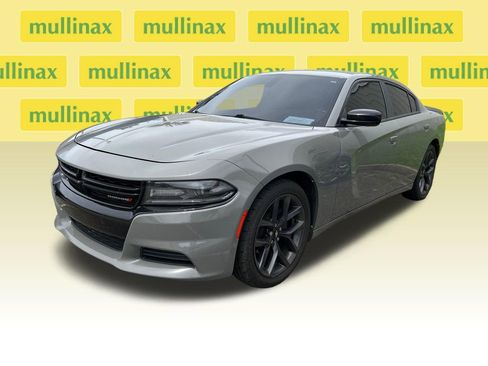 Used 2019 Dodge Charger SXT w/ Blacktop Package RWD image 6