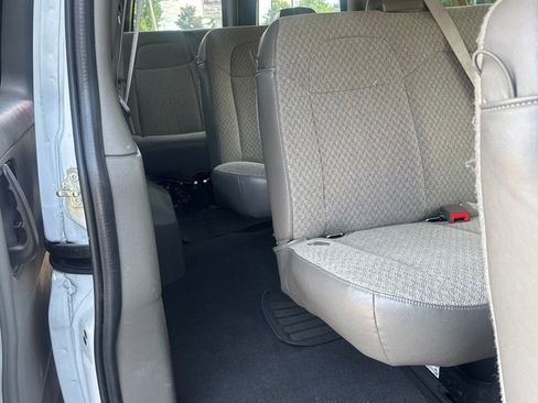 Used 2025 Chevrolet Express 3500 LT w/ LT Preferred Equipment Group RWD image 11